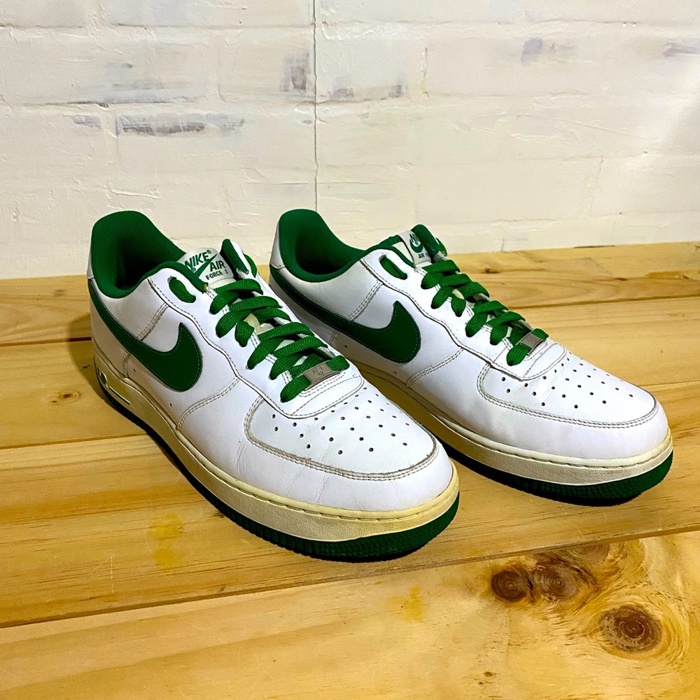 2009 Nike AF1s. Pine Green. Beautiful authentic AF1s.